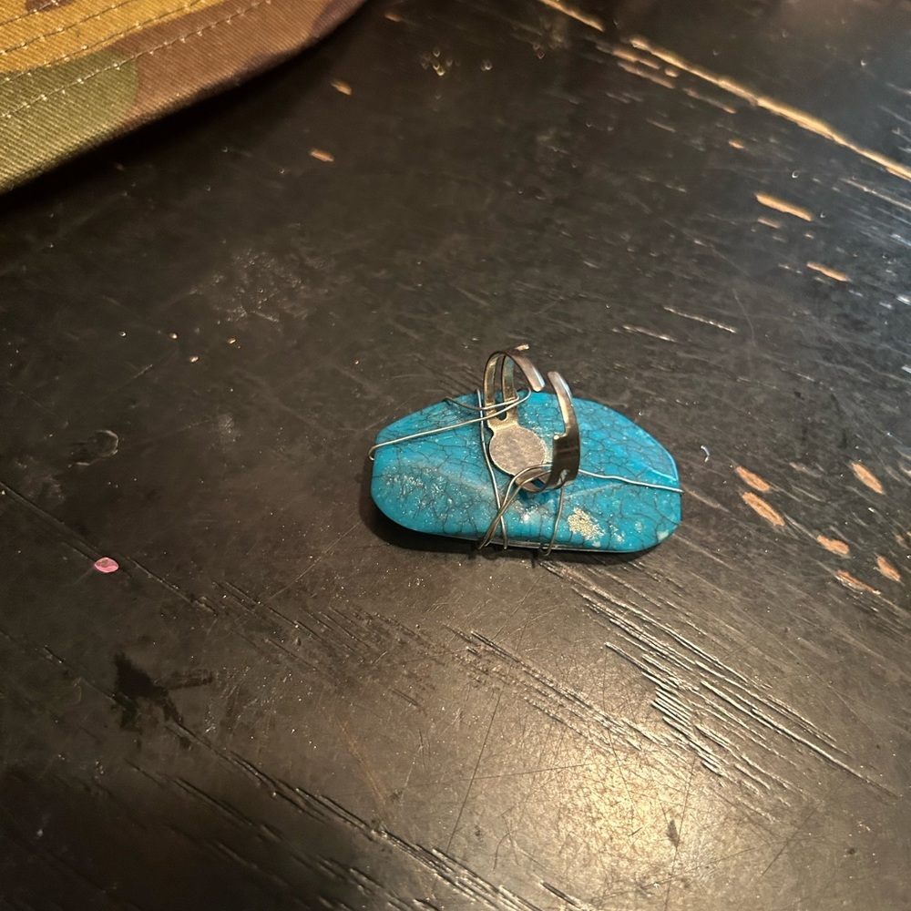 Chunky turquoise color wire wrapped stone ring - Picture 2 of 2